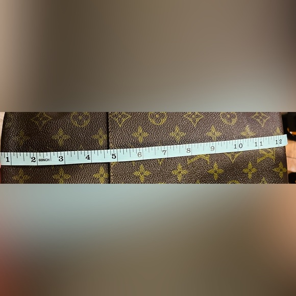 Authentic Louis Vuitton Monogram VTG messenger bag - Picture 12 of 14